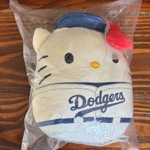 Squishmallows Hello Kitty Dodgers